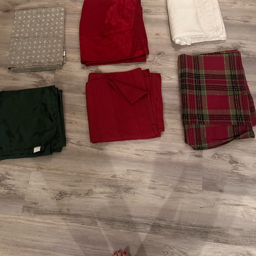 Assorted Tablecloth Set in Red, Green, and white
